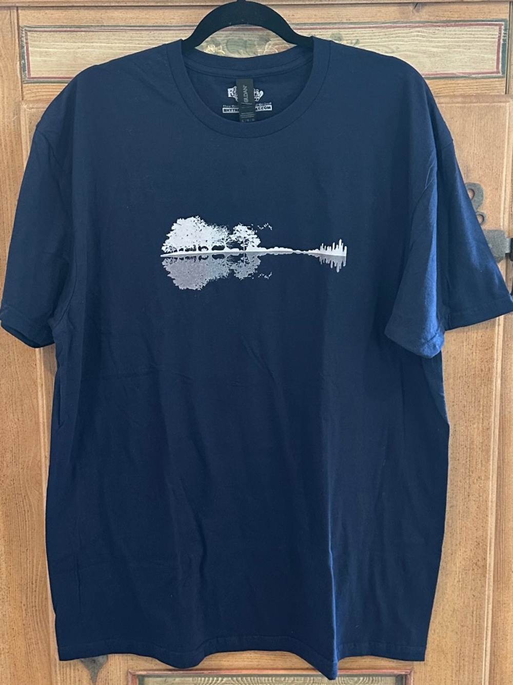 Unisex - RHYTHM AND BEAT - Navy Forest Guitar Short-Sleeve T-Shirt - Size XL